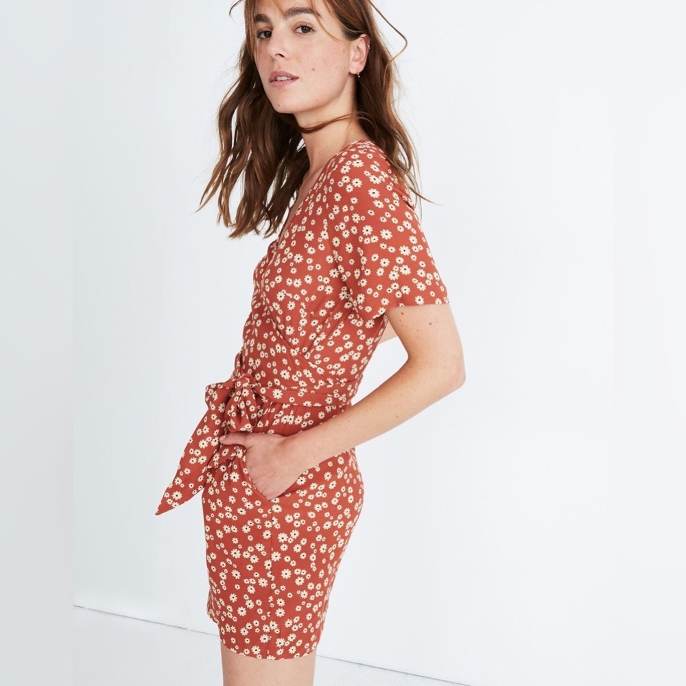 Madewell Wrap-Front Romper in Daisy Field Afterglow Red - Size 12 - Picture 2 of 4